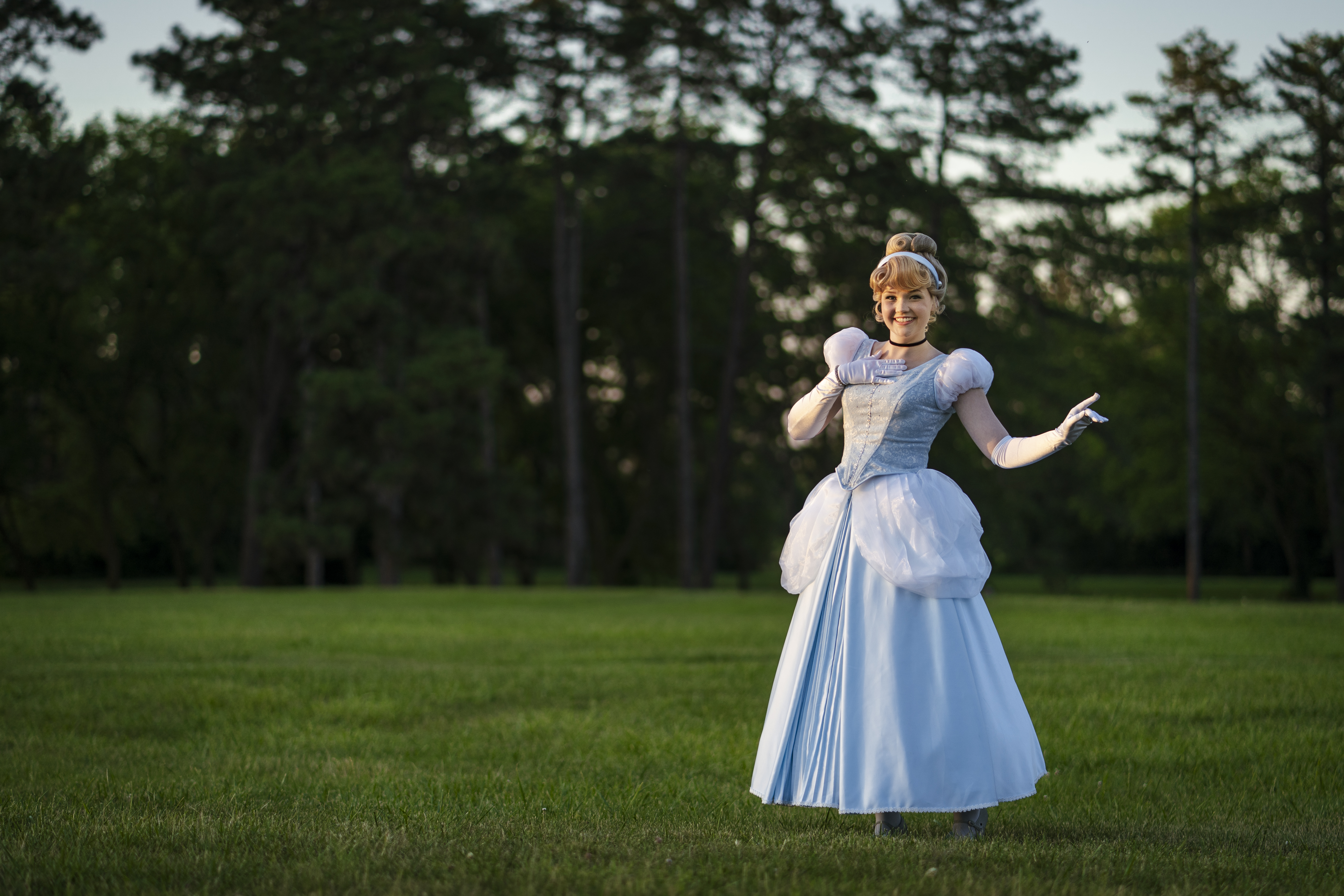 Cinderella performing at a children's event – photo 3