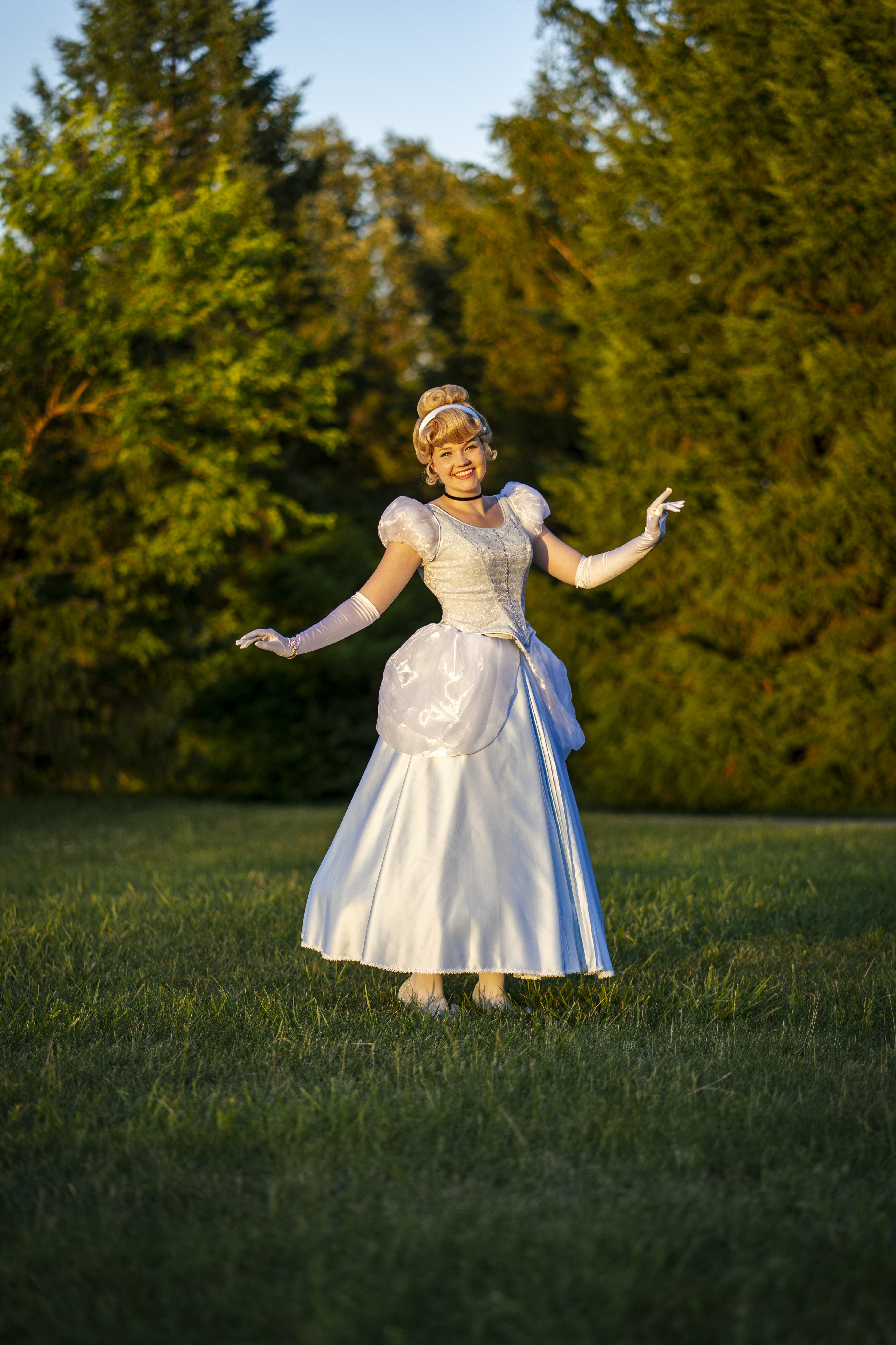 Cinderella performing at a children's event – photo 6