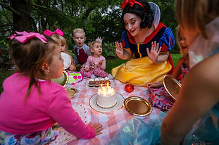 Snow White performing at a children's event – photo 3