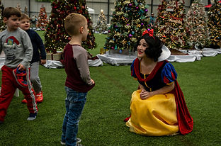 Snow White performing at a children's event – photo 5
