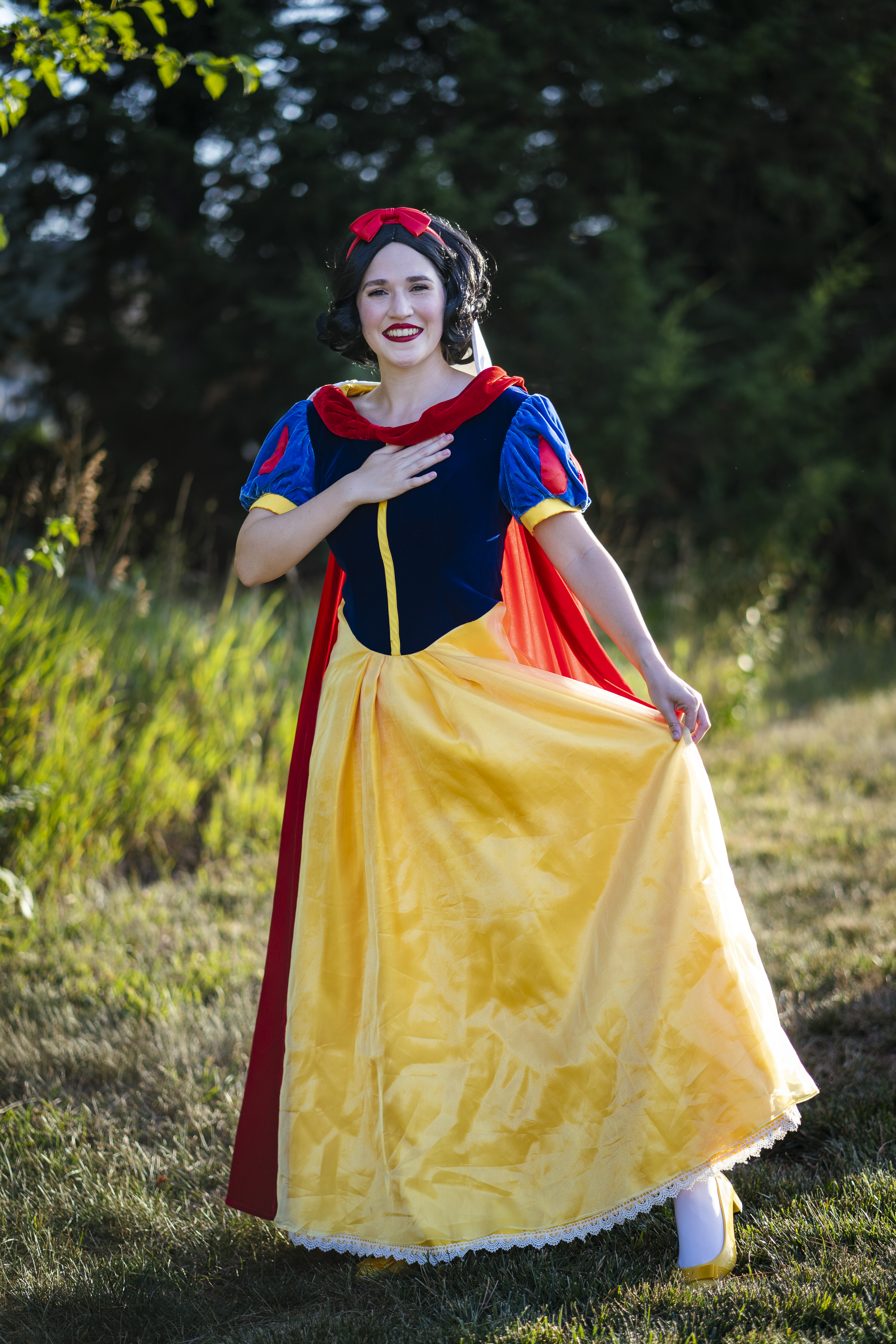 Snow White character in blue and yellow dress